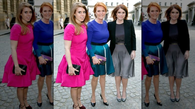 La princesse Eugénie, la princesse Béatrice et Sarah Ferguson lors d'un mariage à Londres
