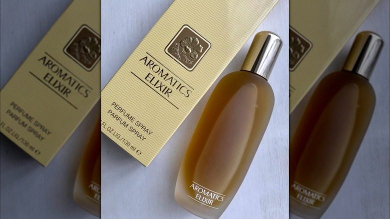 Une bouteille d'Elixir Clinique Aromatics.