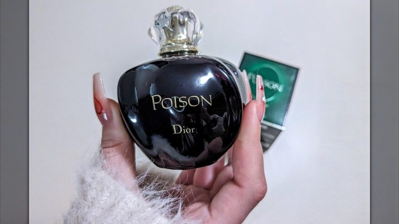 Une bouteille de Poison de Dior.