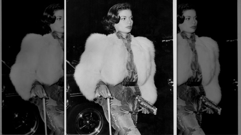Bianca Jagger à l'Odeon Leicester Square pour la première de "Ne regarde pas maintenant" à Londres en octobre 1973
