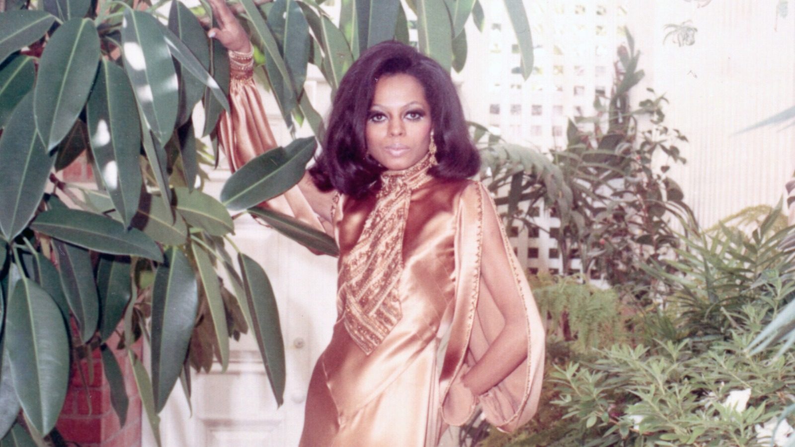 Tenues de célébrités emblématiques des années 70 qui ont défini l'époque