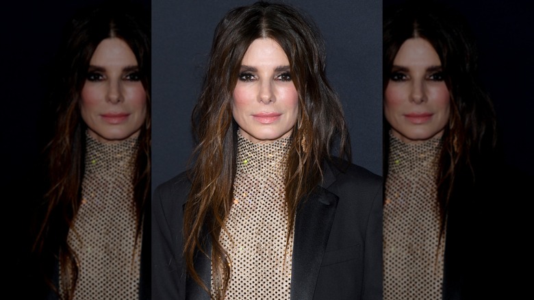 Sandra Bullock avec des vagues volumisées à 