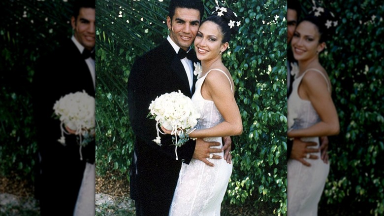 Jennifer Lopez avec son premier mari Ojani Noa le jour de leur mariage.