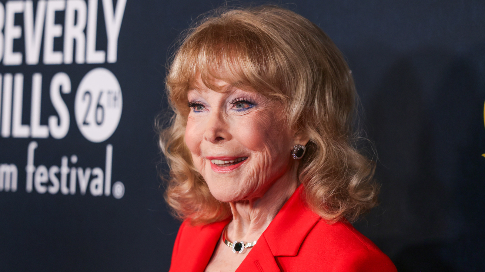 Je rêve de la transformation époustouflante de la star de Jeannie, Barbara Eden, en photos