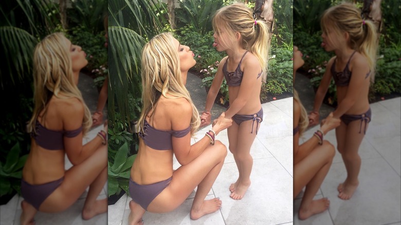 Christina Haack et sa fille Taylor posent dans des bikinis assortis