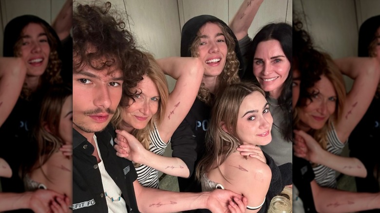 Courtney Cox, Laura Dern et leurs enfants avec des tatouages ​​assortis janvier 2023