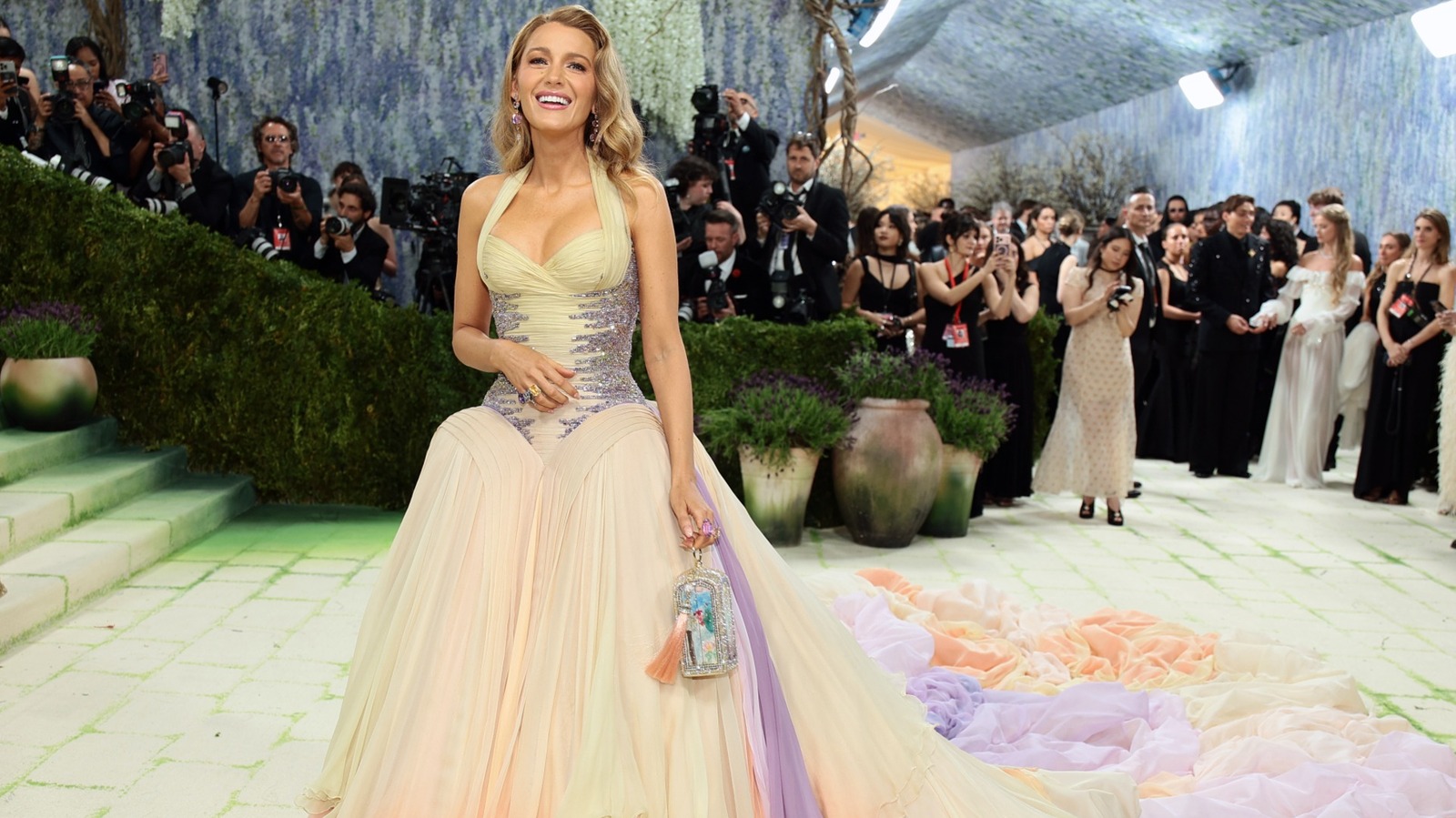Le doux détail caché que vous avez peut-être manqué dans le look du gala du Met 2026 de Blake Lively