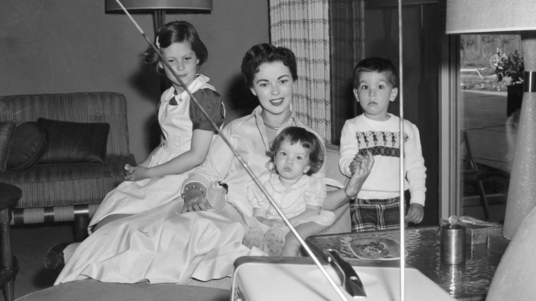 Shirley Temple avec ses enfants en 1956