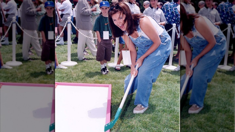 Tiffani Thiessen lors d'une soirée-bénéfice pour la Pediatric AIDS Foundation à Beverly Hills en 1997