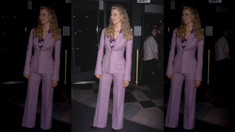 Laura Dern porte un power suit rose en 1996 
