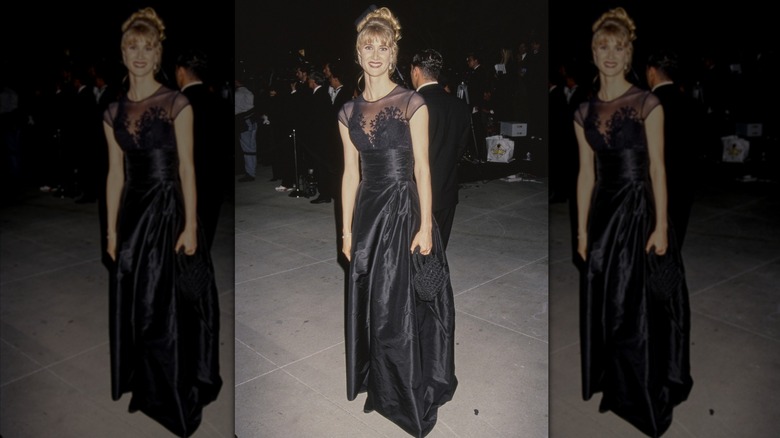 Laura Dern porte une robe noire à la soirée des Oscars de Vanity Fair en 1994
