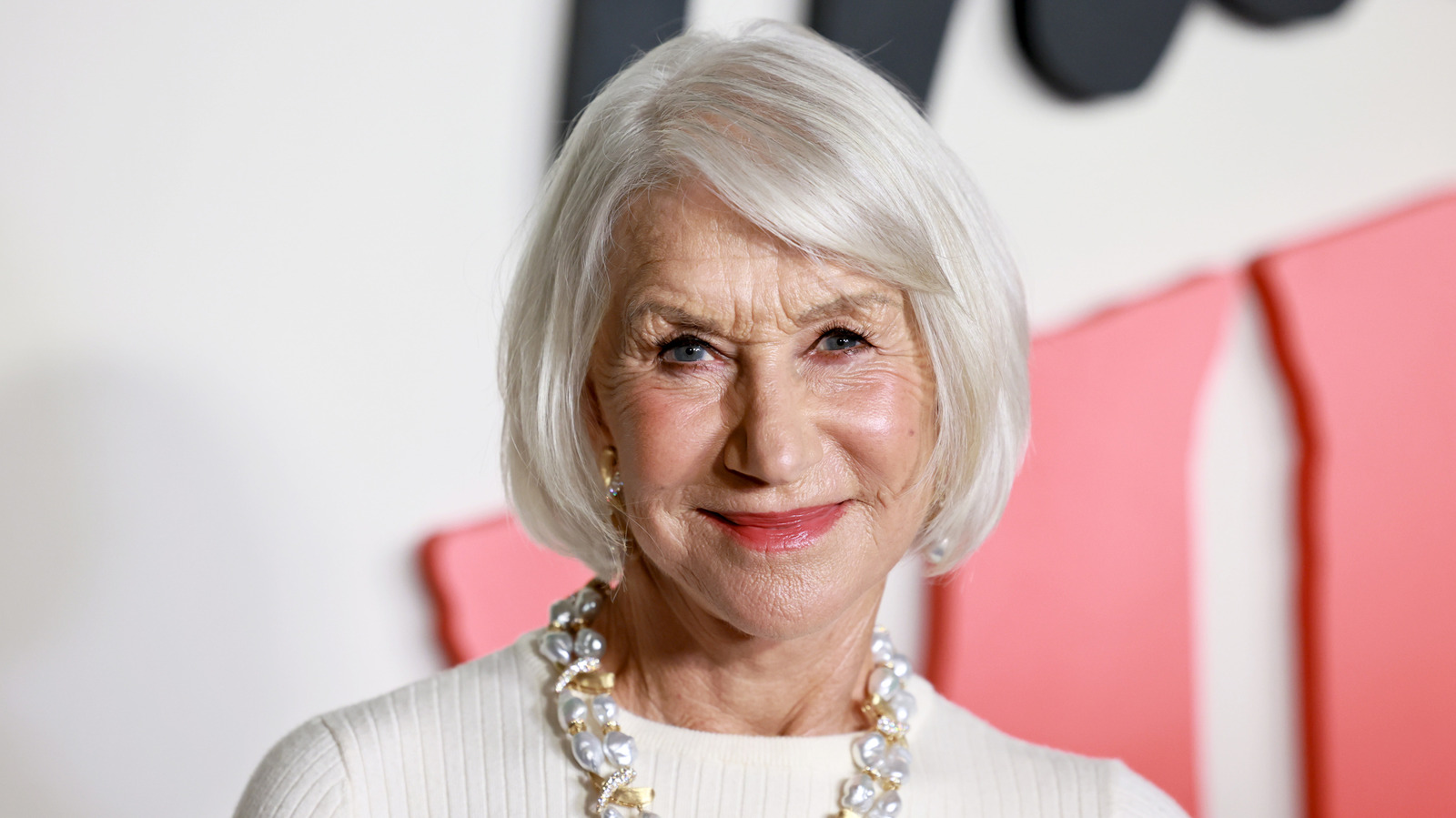 Notre dermatologue confirme que le meilleur conseil d'Helen Mirren pour une peau saine est un conseil éprouvé