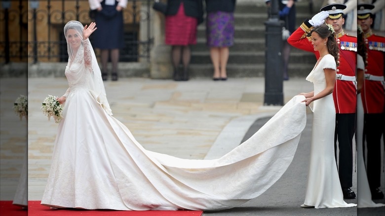 Kate Middleton entre dans la chapelle pour son mariage en 2011.