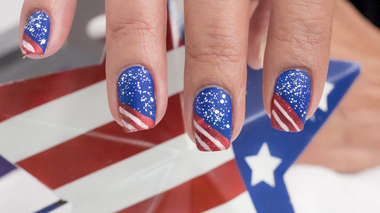 7 idées d'ongles du 4 juillet pleines d'étoiles et de rayures