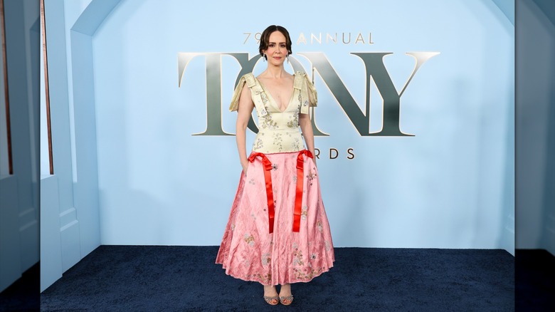 Sarah Paulson portant une robe grossière et non repassée aux Tony Awards 2026