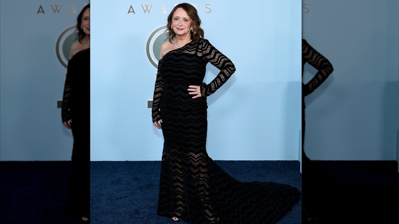 Rachel Dratch portant une robe tombante aux Tony Awards 2026