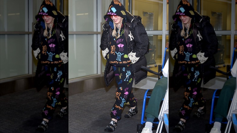 Madonna en 2019 dans un survêtement à motifs colorés