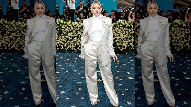 Madonna au Met Gala 2025 dans un look homme blanc