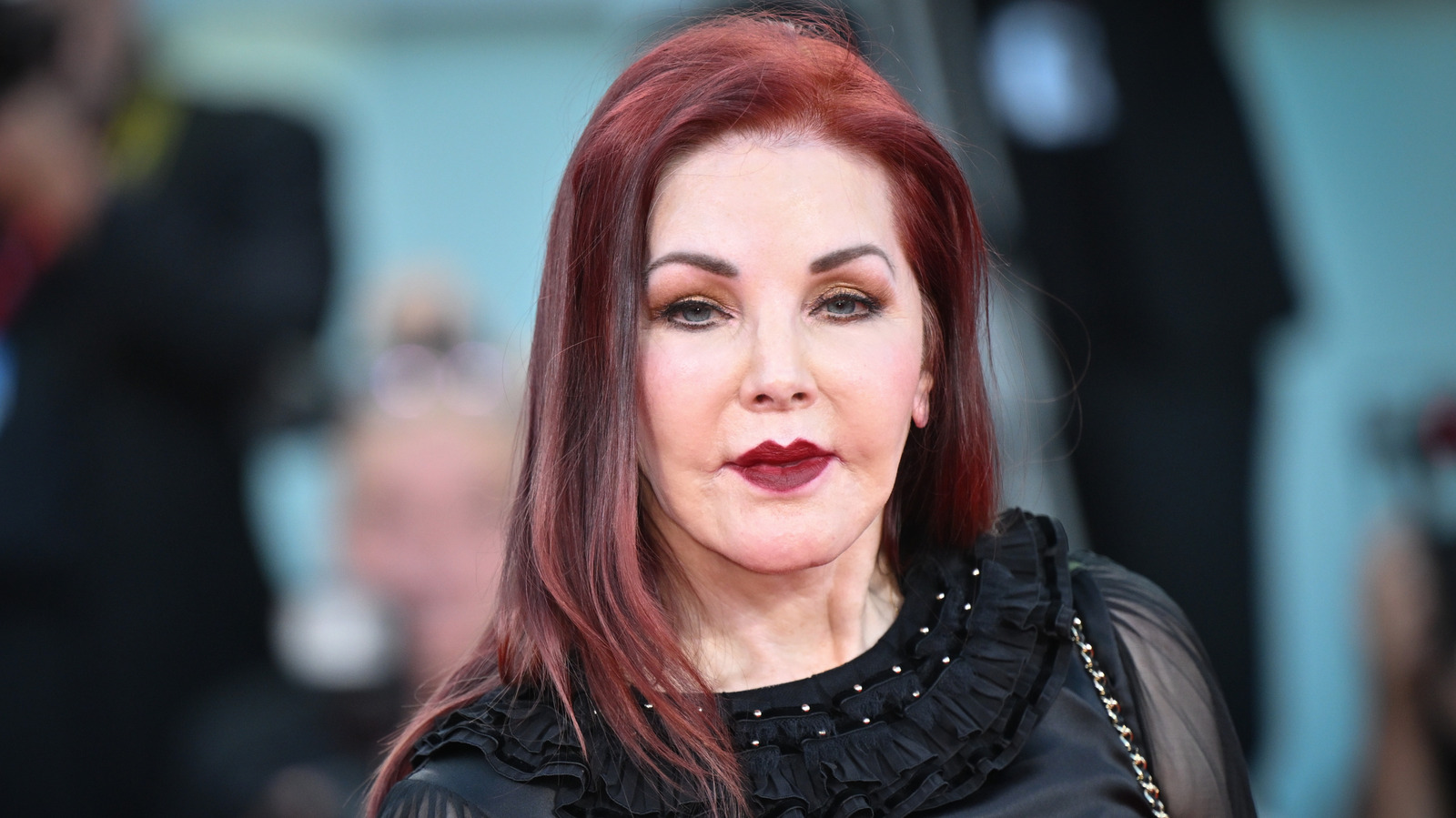 Photos de Priscilla Presley avant et après avoir trouvé sa teinte de cheveux roux emblématique