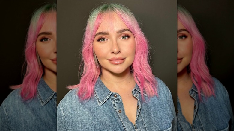 Hayden Panettiere avec cheveux roses et longue frange