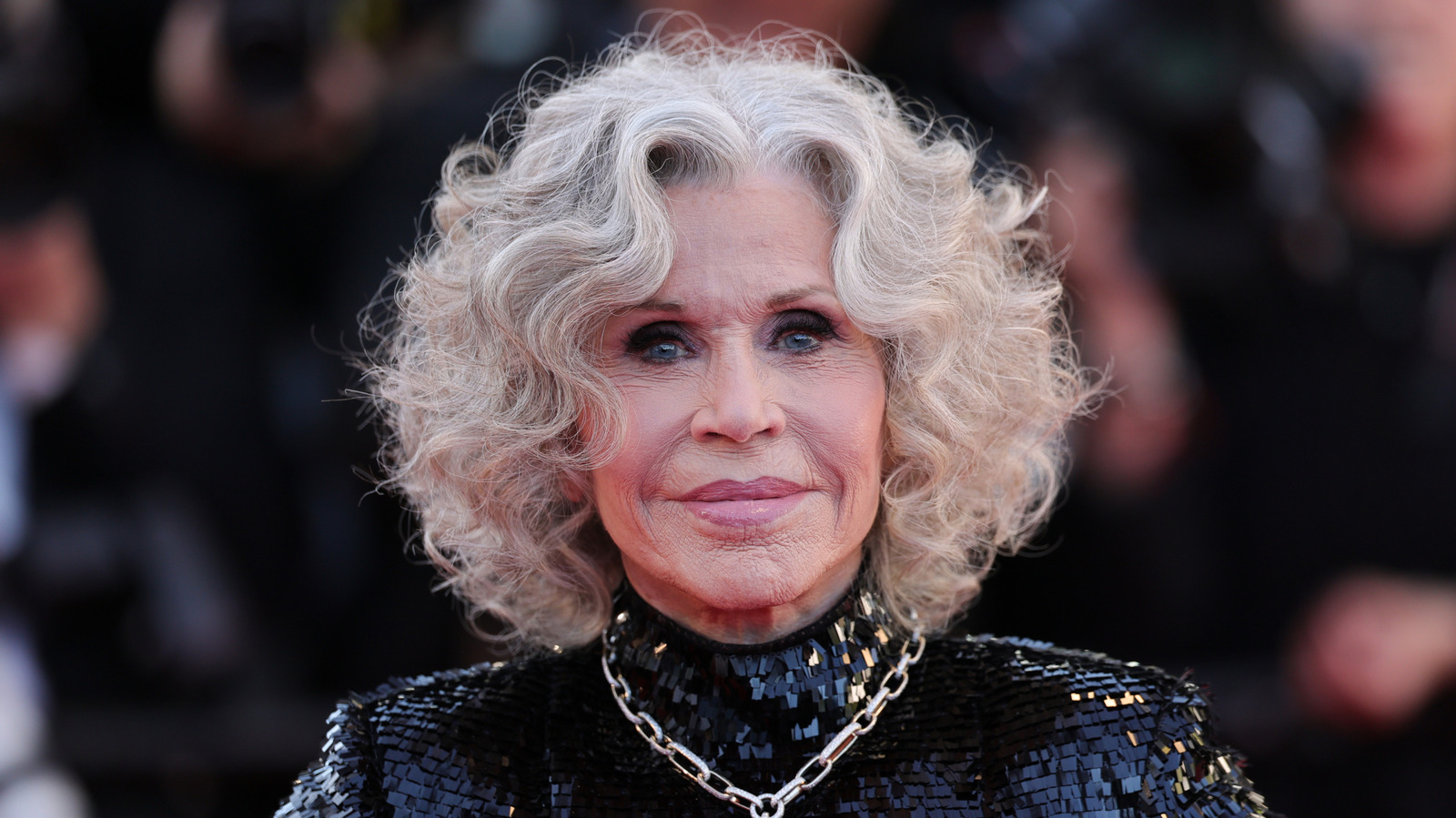 À 88 ans, Jane Fonda recadre sa façon de penser la beauté en vieillissant