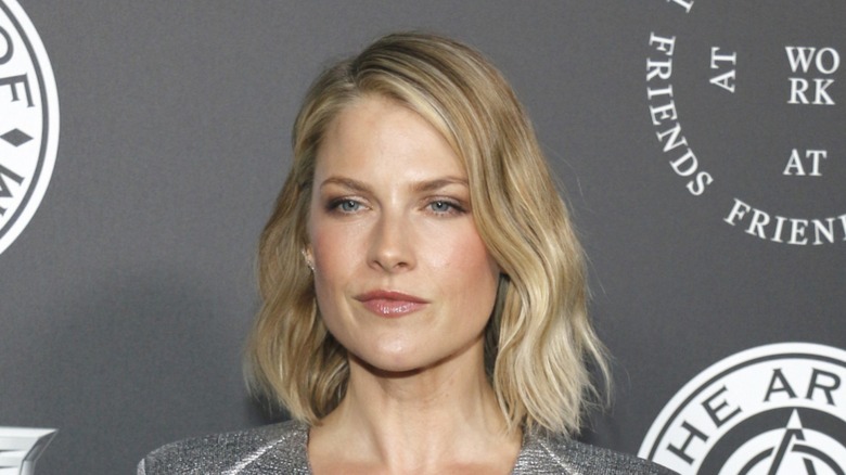Ali Larter avec un carré