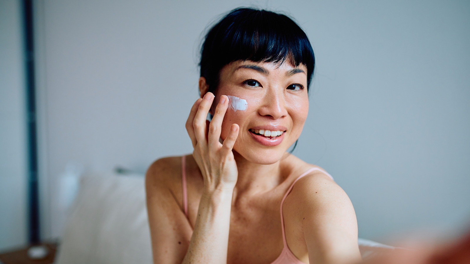 Erreurs de soins de la peau à éviter dans la quarantaine pour un teint plus sain