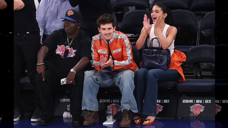 Timothée Chalamet et Kylie Jenner applaudissent