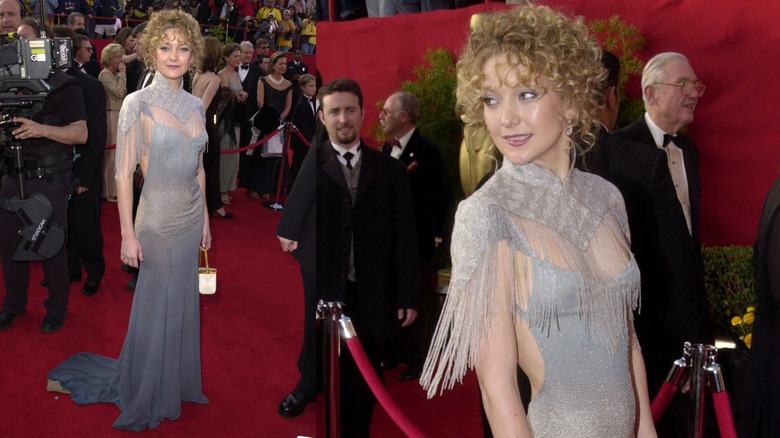 Kate Hudson aux Oscars 2001 dans une robe grise avec une cape