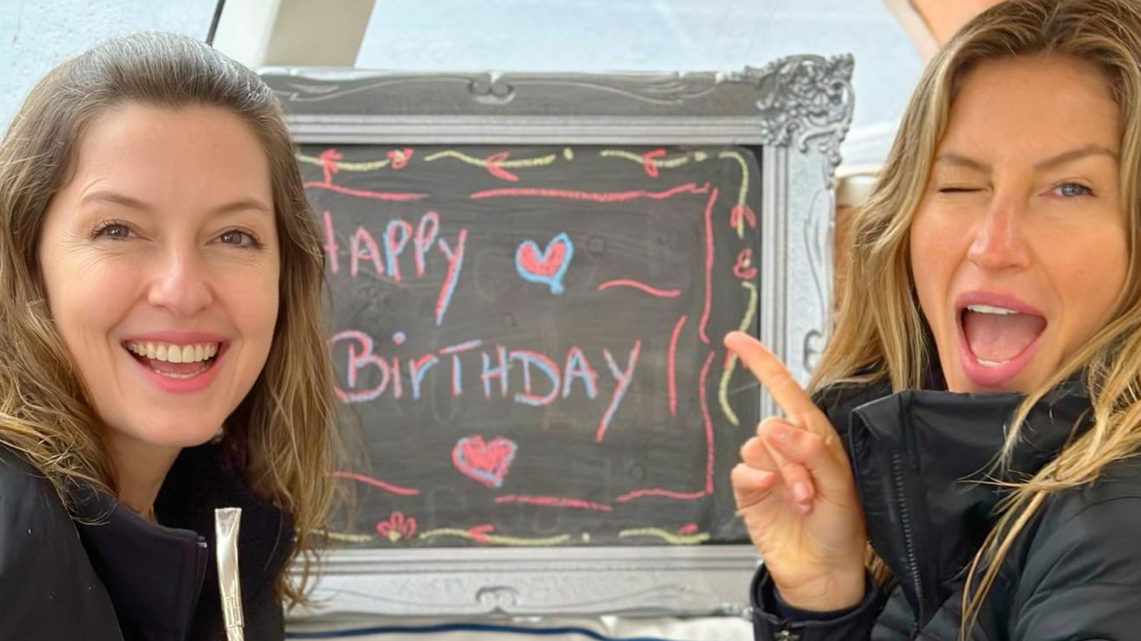Douces photos de Gisele Bündchen et de sa sœur jumelle Patricia