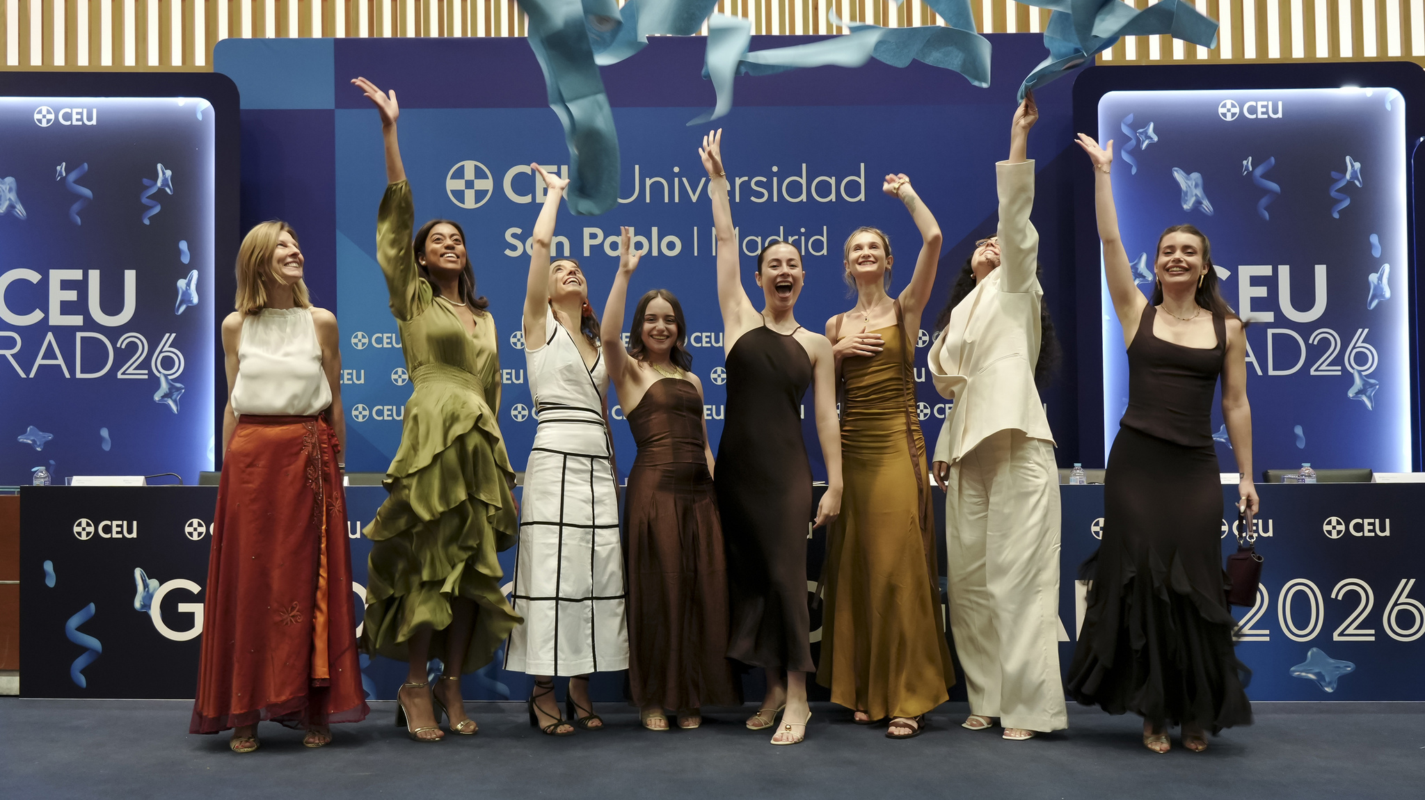 Les étudiants du master TELVA & YO DONA lors de la cérémonie de remise des diplômes.