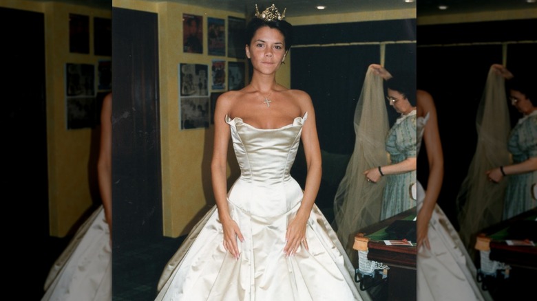 Victoria Beckham essaie sa robe de mariée