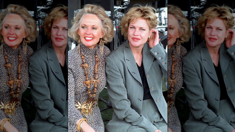 Melanie Griffith avec sa mère, Tippi Hedren, lors de la prestation de préservation des animaux « Artists for Shambhala », le 30 octobre 1994 à Acton, Californie