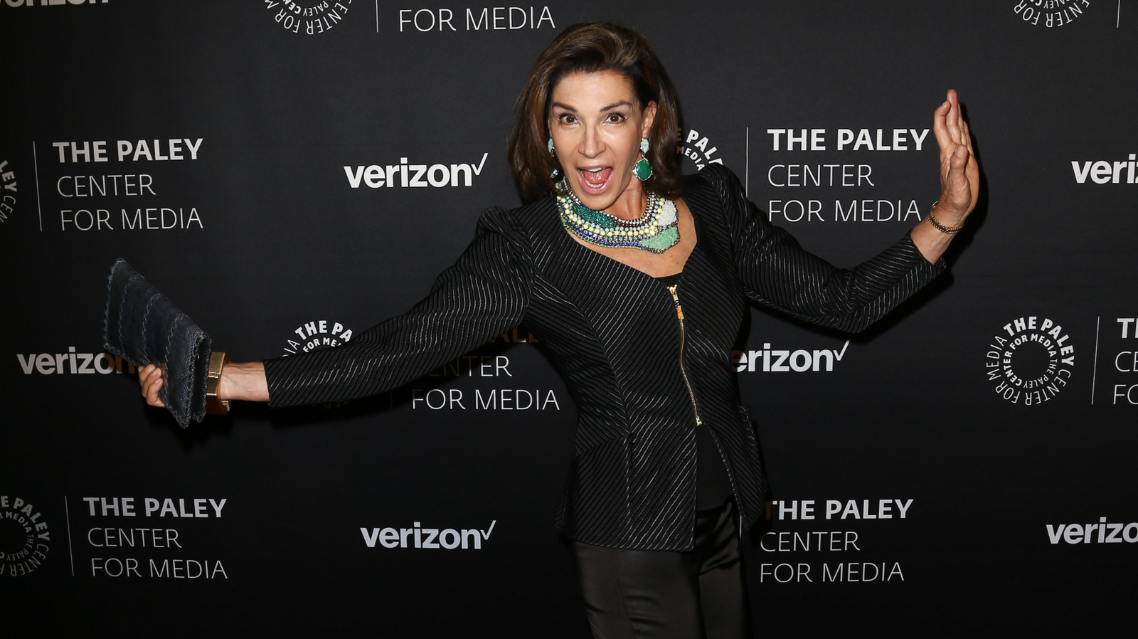 Photo de retour de la star de HGTV Hilary Farr et de son fils prouvent qu'elle vieillit comme du bon vin