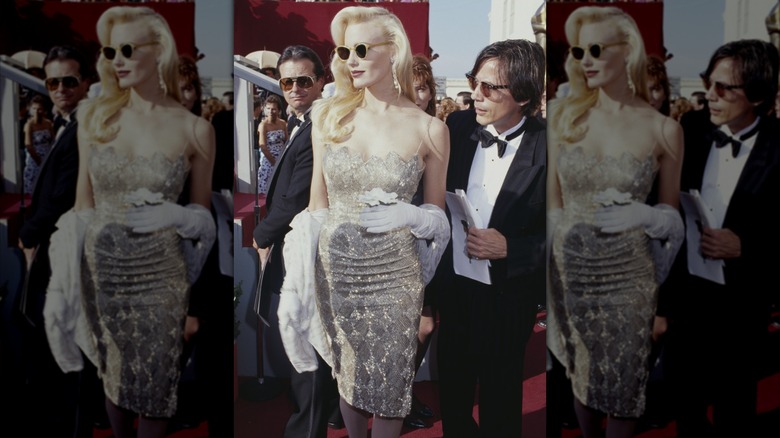 Daryl Hannah porte une robe argentée aux Oscars 1988