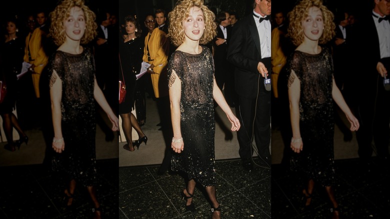 Jennifer Grey portant une robe noire aux Golden Globes 1988