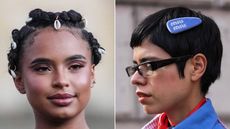 Une femme avec des coquillages dans les cheveux et une avec une barrette surdimensionnée