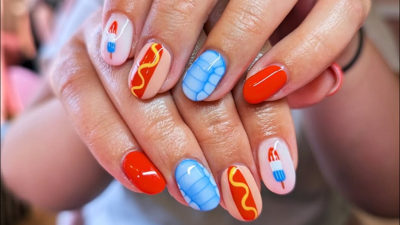 Les « Rocket Pop Nails » sont la tendance nostalgique du 4 juillet que vous devez essayer en 2026