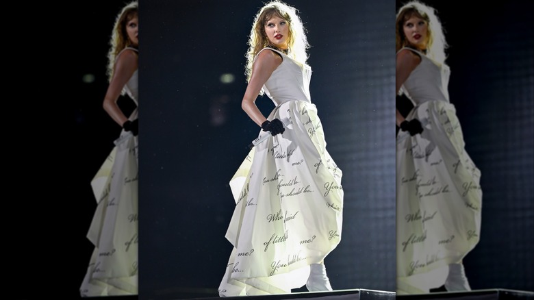 La robe blanche Eras Tour de Taylor Swift pour The Tortured Poets Department