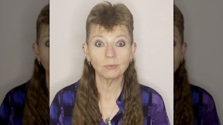 Tami Manis avec son mulet audacieux