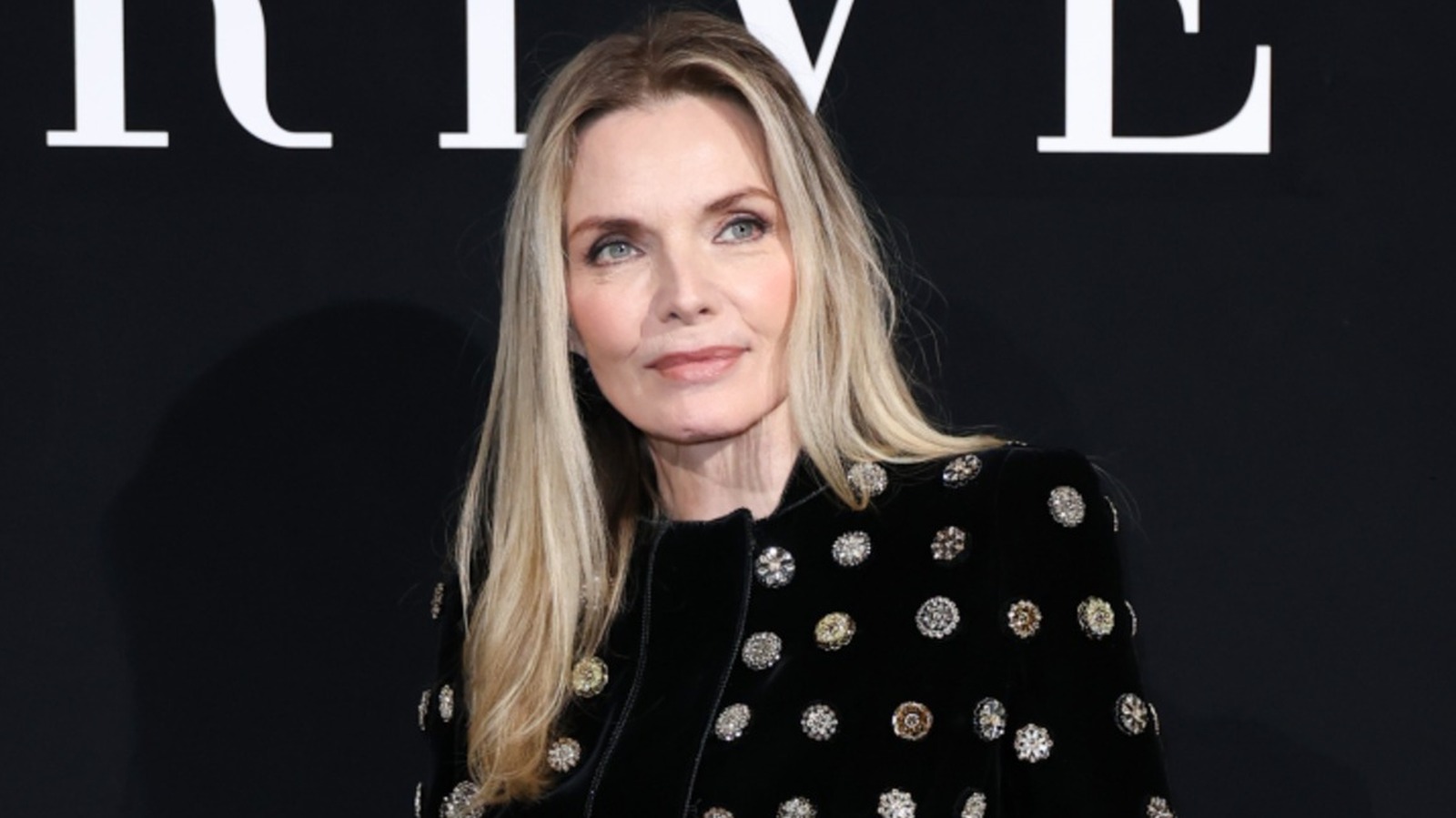 Le style amusant de Michelle Pfeiffer est le modèle de mode pour les femmes plus âgées en 2026