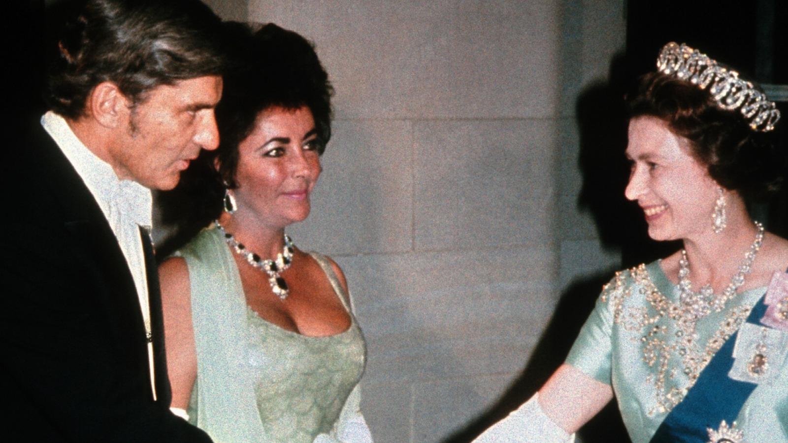 Célébrités qui ont ignoré les règles de la mode lorsqu'elles rencontraient des membres de la royauté