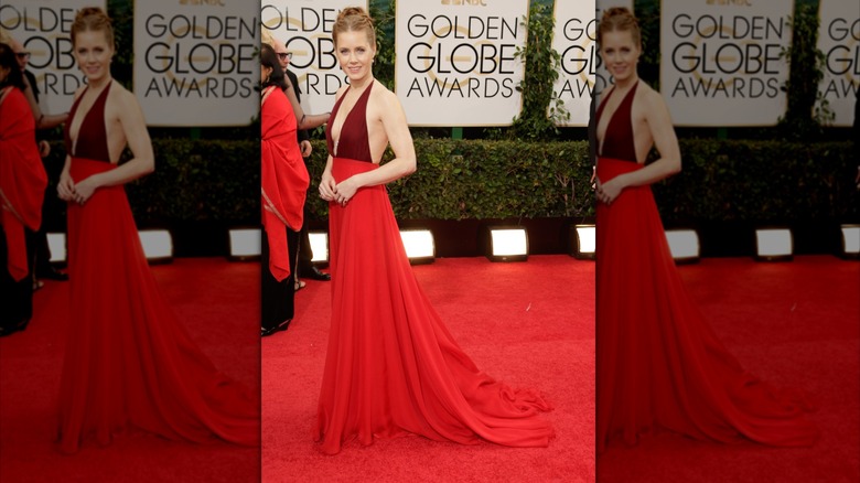 Amy Adams en rouge aux Golden Globes 2014.