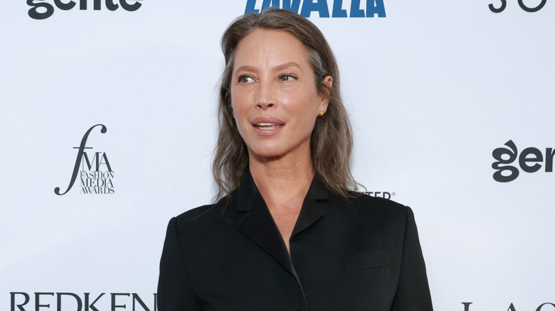 Christie Turlington porte un blazer noir