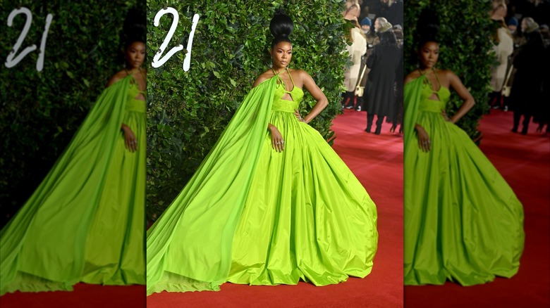 Gabrielle Union portant une robe verte avec une cape assortie