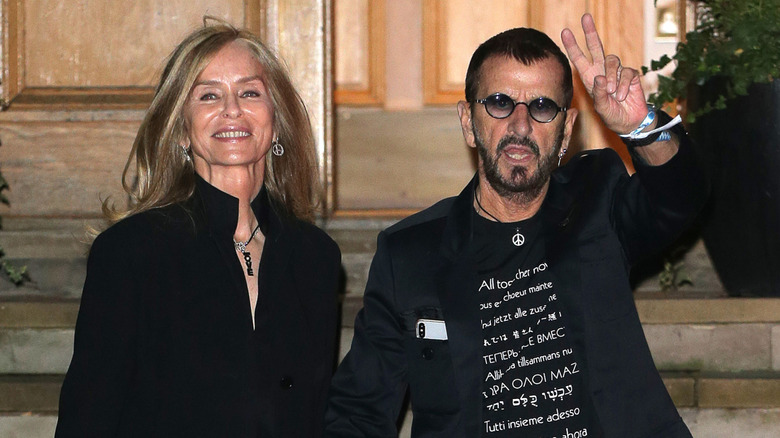 Barbara Bach en photo avec Ringo Starr