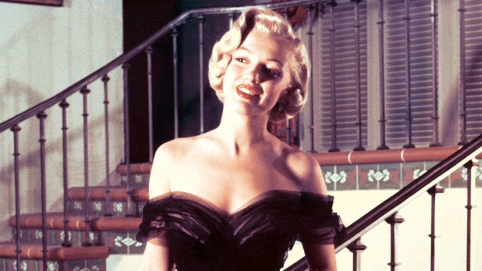 Marilyn Monroe captivée aux Oscars de 1951 mais sa robe a failli faire dérailler la soirée