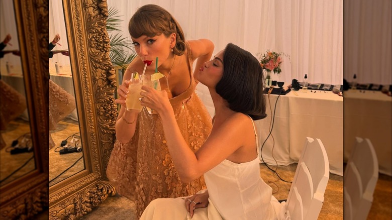 Selena Gomez et Taylor Swift au mariage de Gomez en 2025.