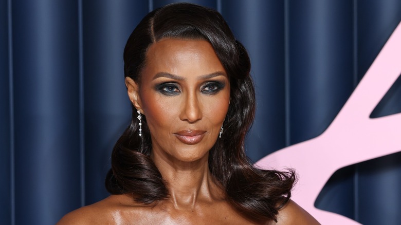 Iman aux Fashion Awards en 2025.