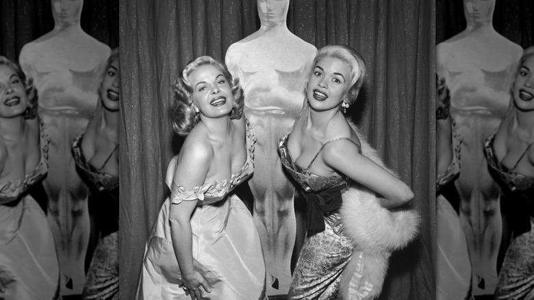Cleo Moore et Jayne Mansfield aux Oscars 1956